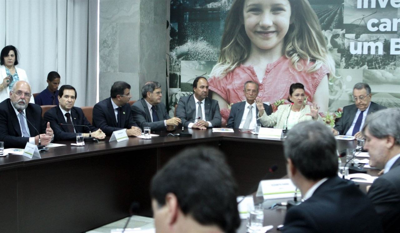 Kátia Abreu se compromete a agilizar liberação de recursos do Funcafé, informa CNC