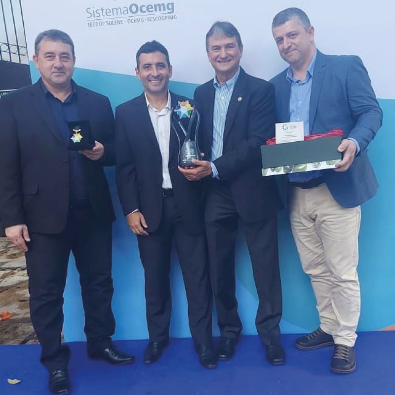 Equipe da Coocafé prestigia cerimônia em Belo Horizonte. Da direita para a  esquerda: Luciano Fonseca, Fernando Cerqueira, Luiz Gustavo Souza, Waldir Francese. 